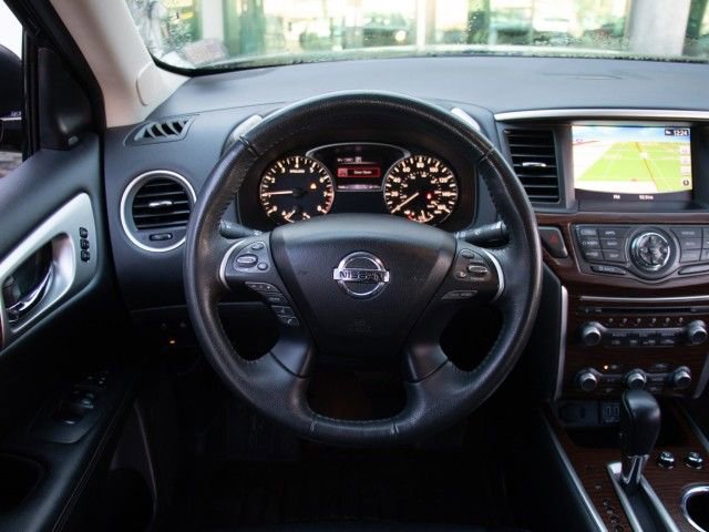 Used 2018 Nissan Pathfinder Platinum w/ Cargo Package image 12