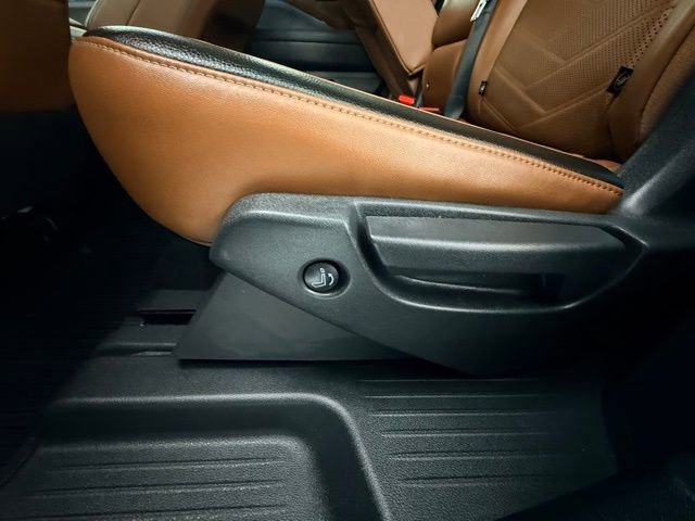 Used 2024 Nissan Pathfinder Platinum w/ Black Appearance Package FWD image 13