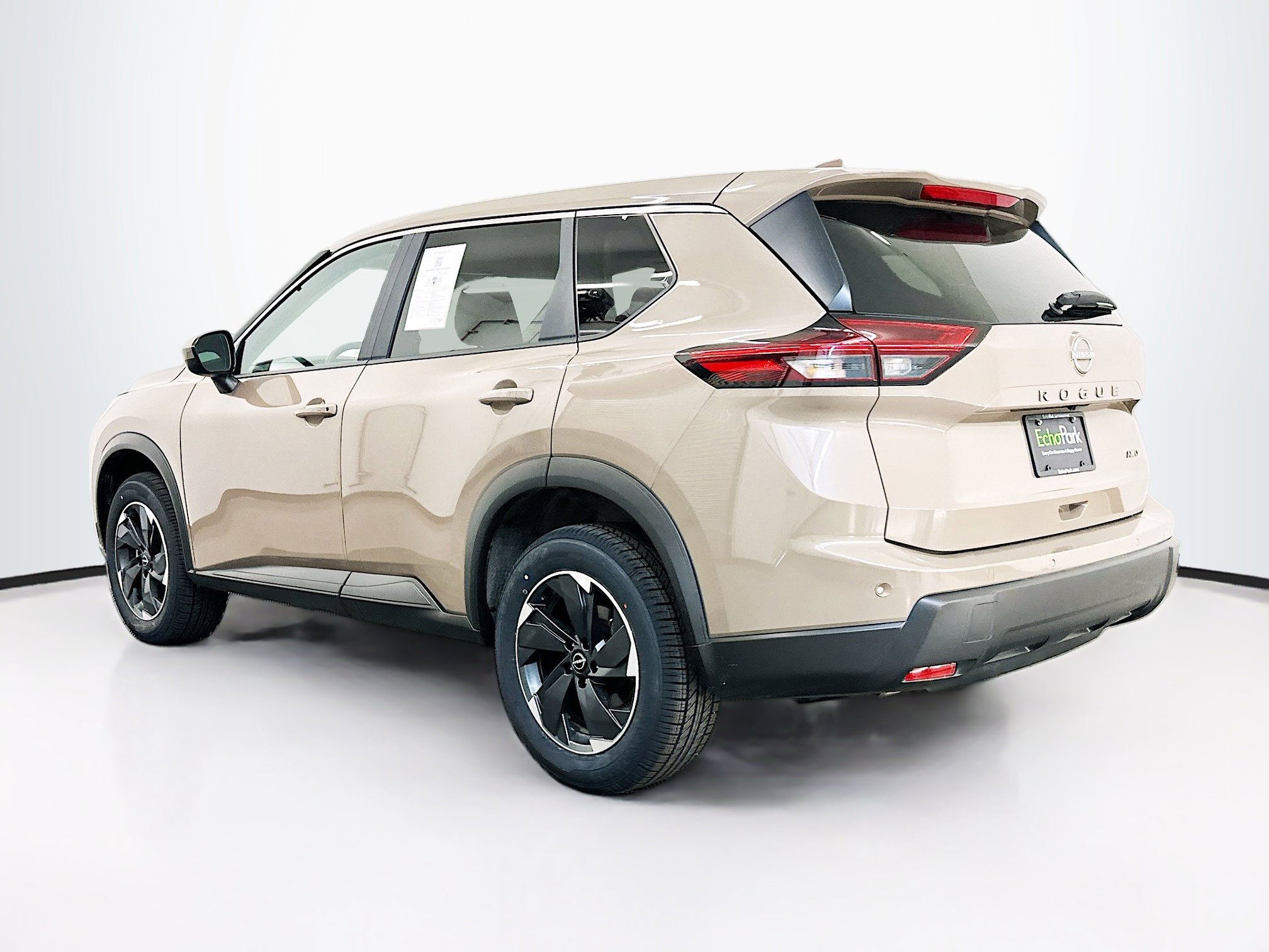 Used 2025 Nissan Rogue SV image 5
