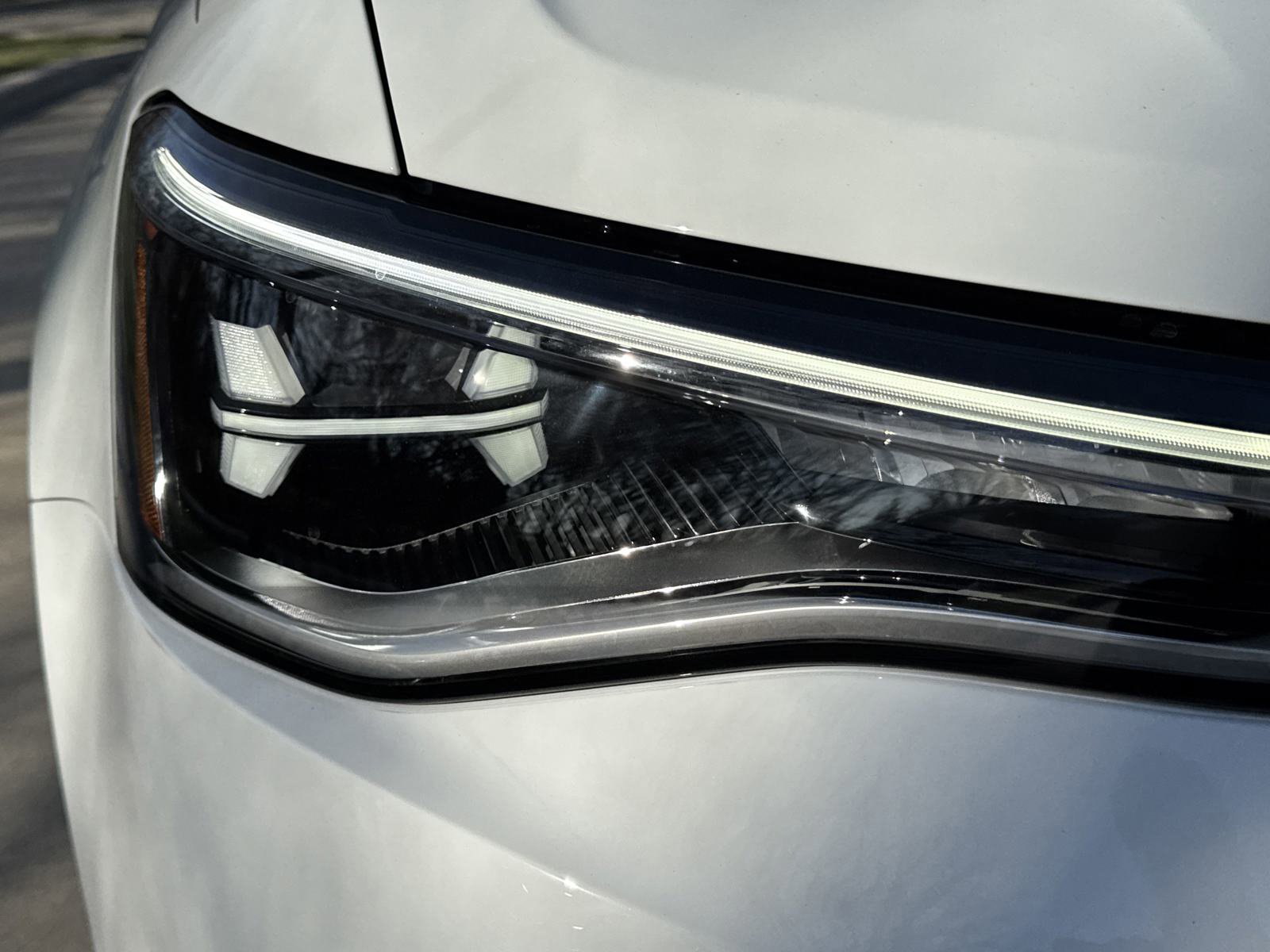 Certified 2025 Volkswagen Taos SE FWD image 38