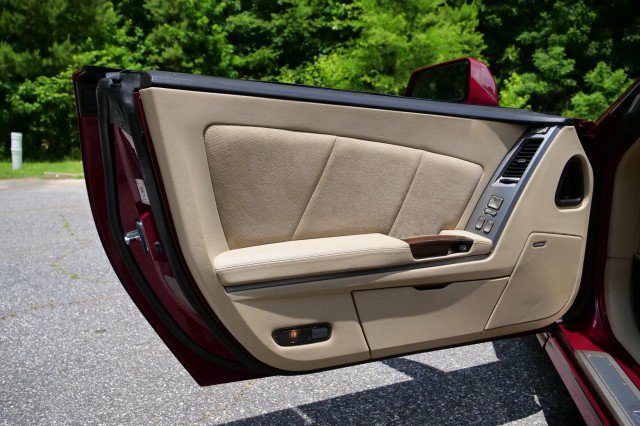Used 2007 Cadillac XLR V RWD image 24
