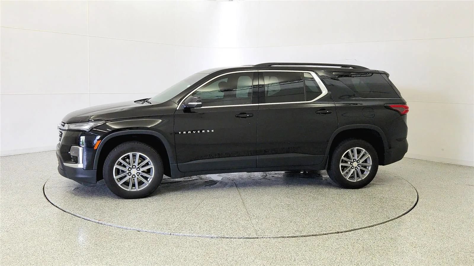 Used 2023 Chevrolet Traverse LT FWD image 5