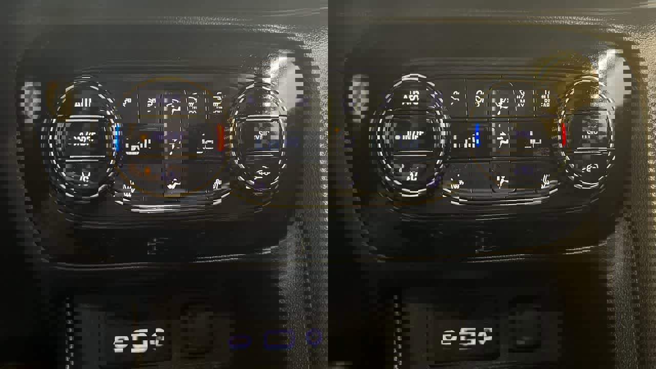 Used 2020 Buick Encore GX Essence w/ Experience Buick Package image 30