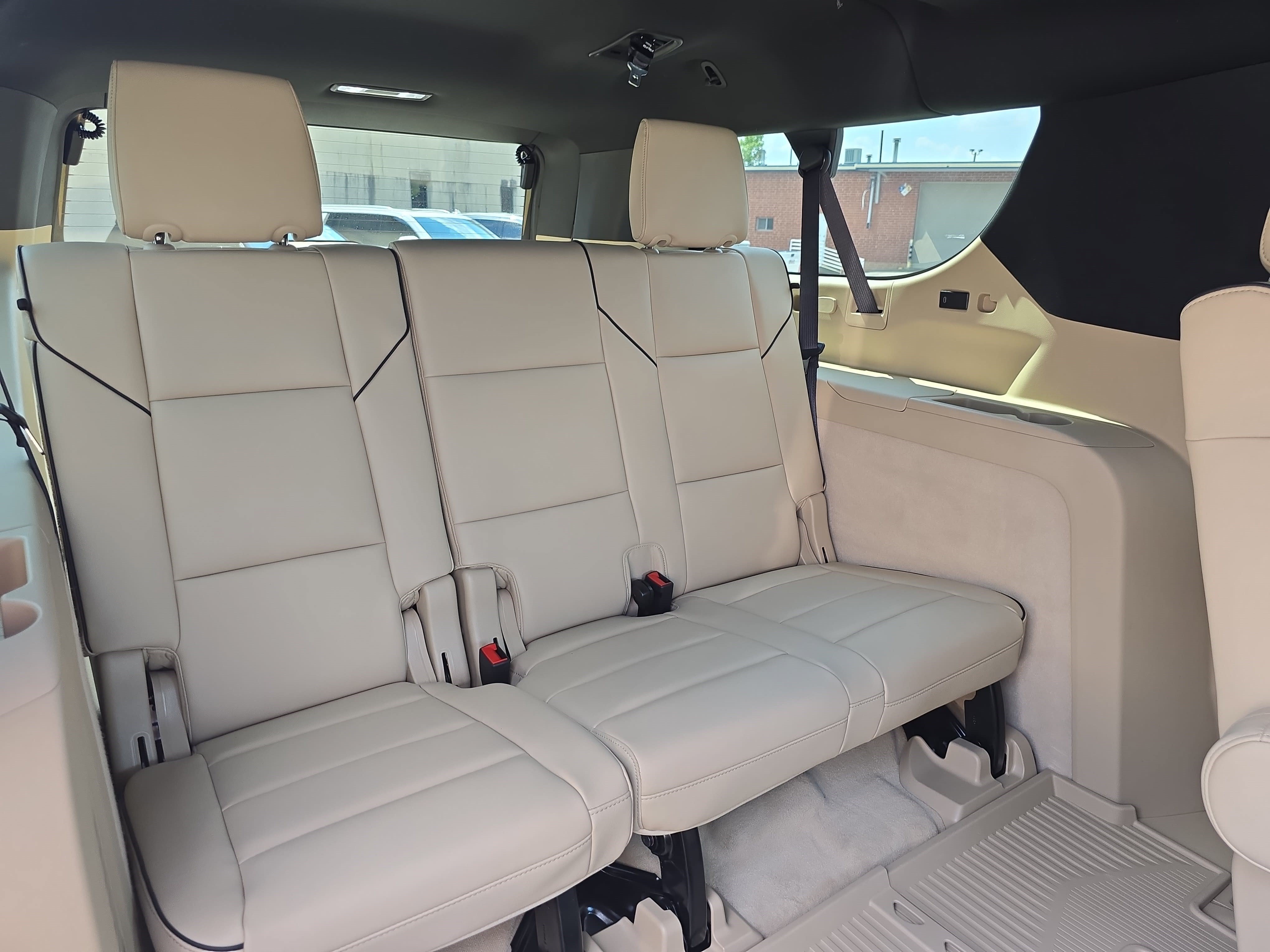 Used 2024 Cadillac Escalade ESV Premium Luxury w/ Performance Package AWD/4WD image 12