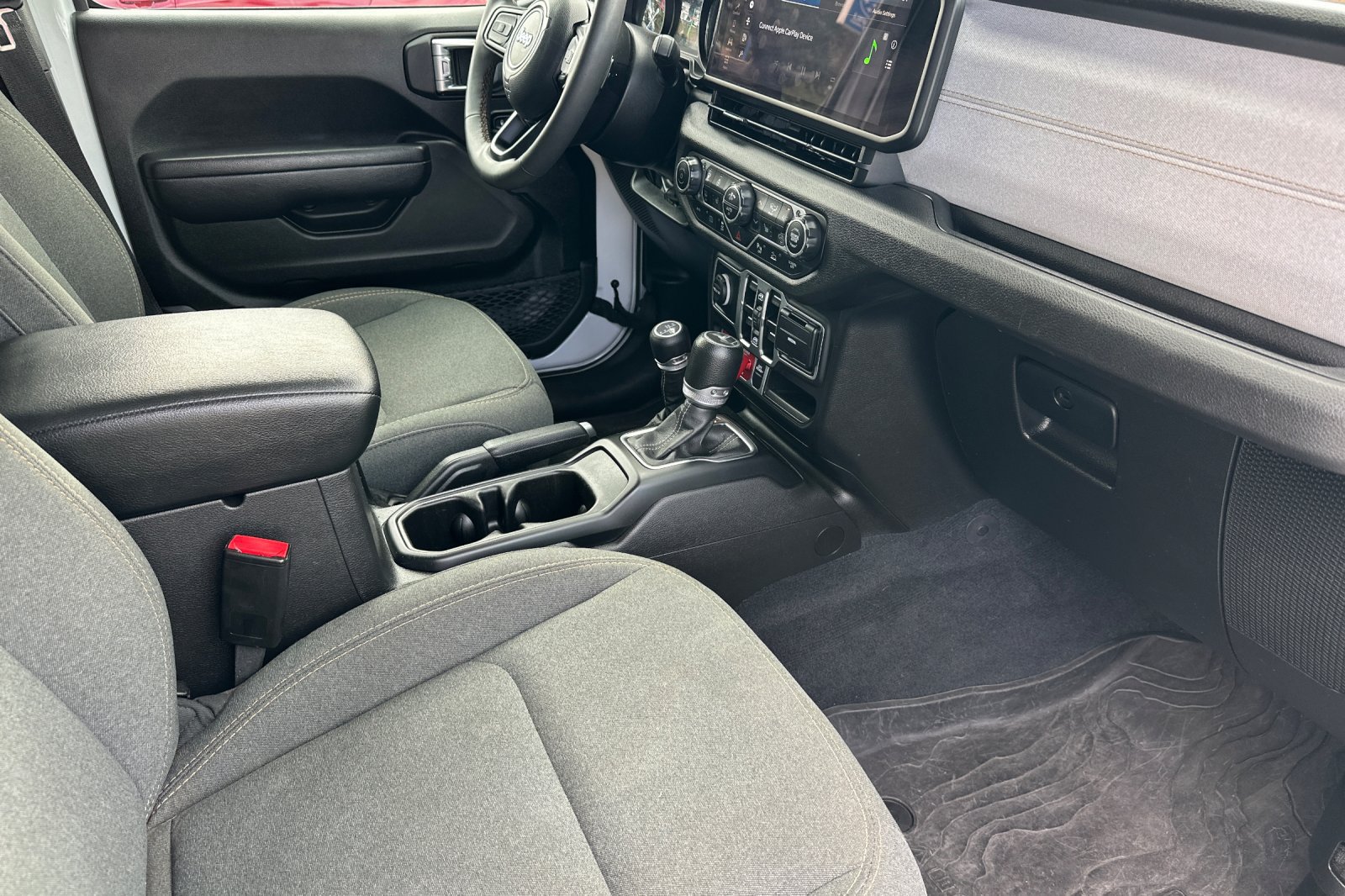 Used 2024 Jeep Wrangler Unlimited AWD/4WD image 21