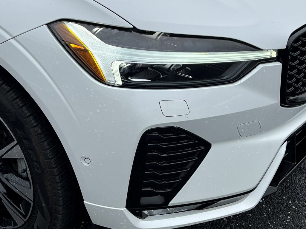 Certified 2023 Volvo XC60 B5 Plus w/ Climate Package image 9