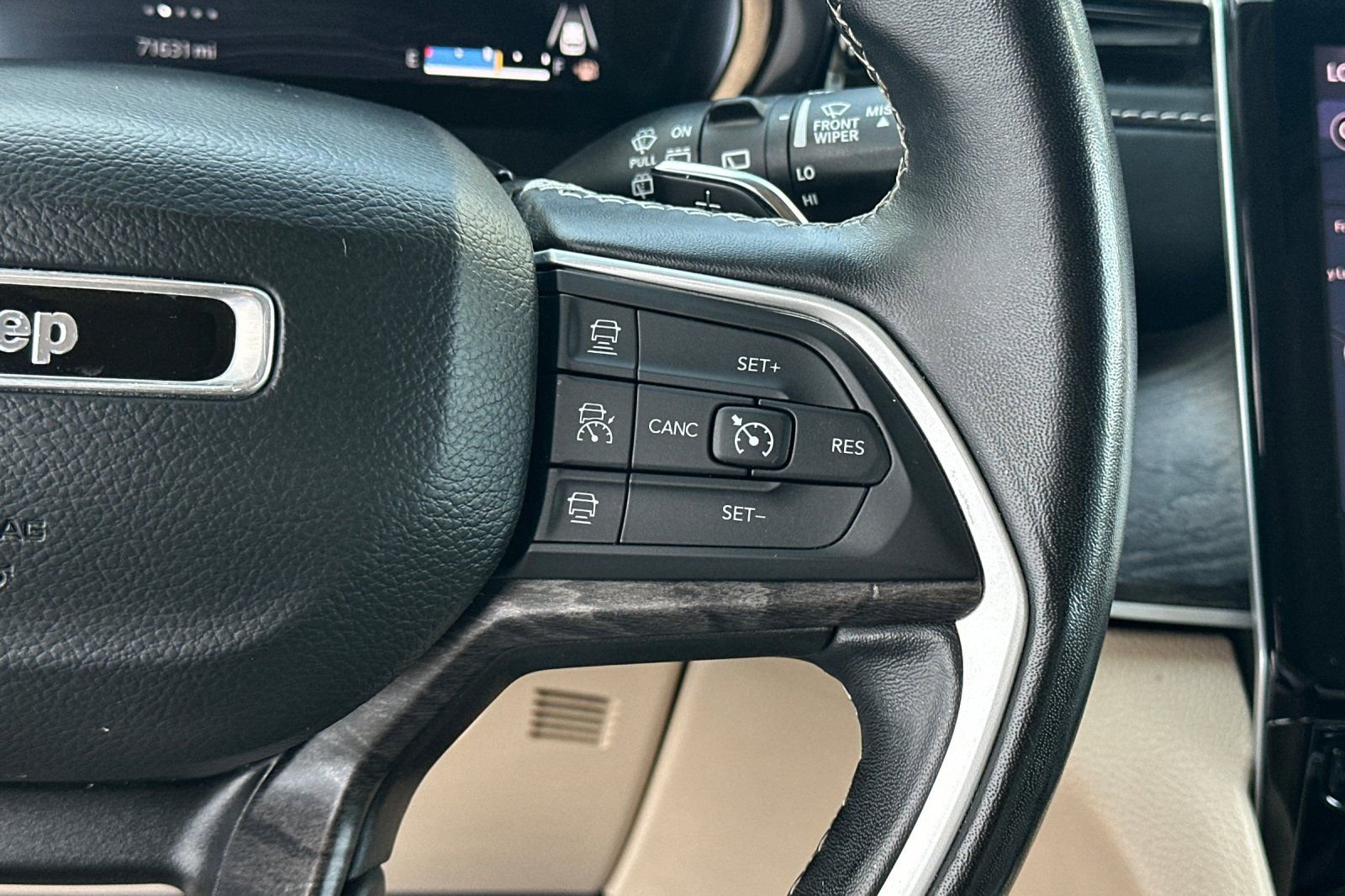 Used 2022 Jeep Grand Cherokee Limited w/ Luxury Tech Group II RWD image 34