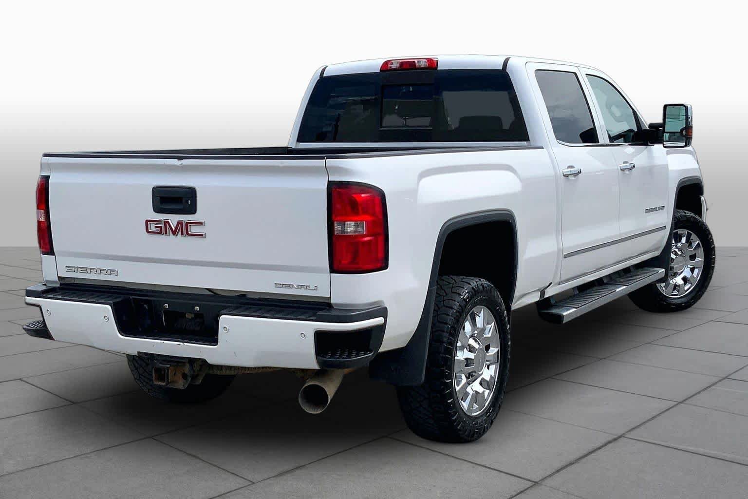 Used 2019 GMC Sierra 2500 Denali w/ Duramax Plus Package AWD/4WD image 13