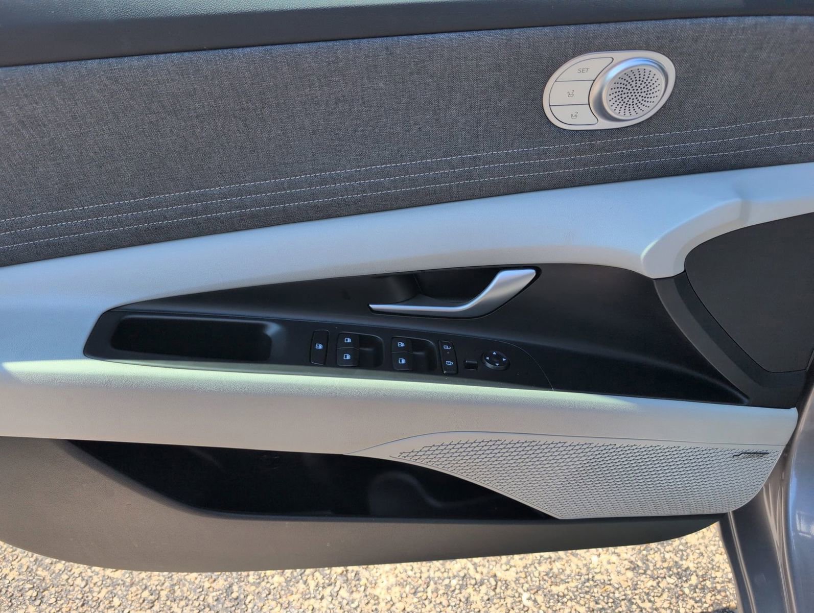 Used 2025 Hyundai Elantra Limited image 16