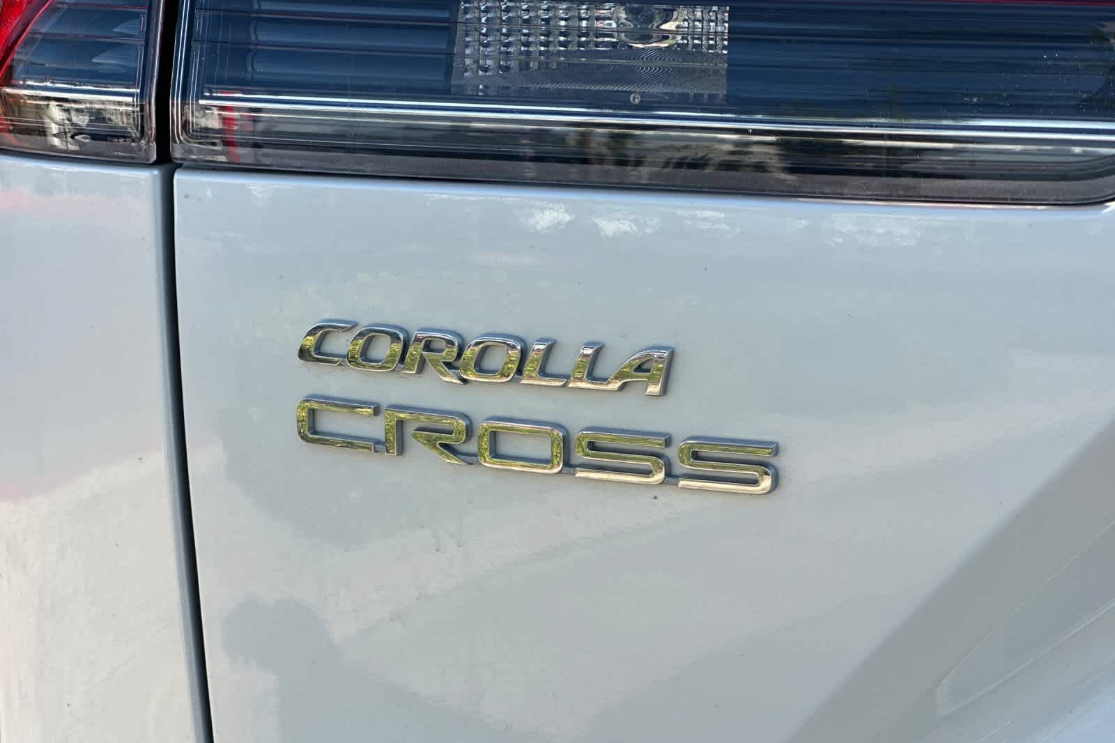 Used 2023 Toyota Corolla Cross XLE w/ Convenience Package FWD image 28