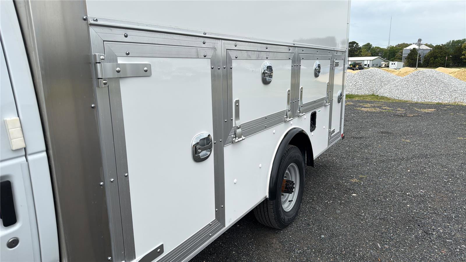 New 2027 Ford E-350 and Econoline 350 Super Duty RWD image 30