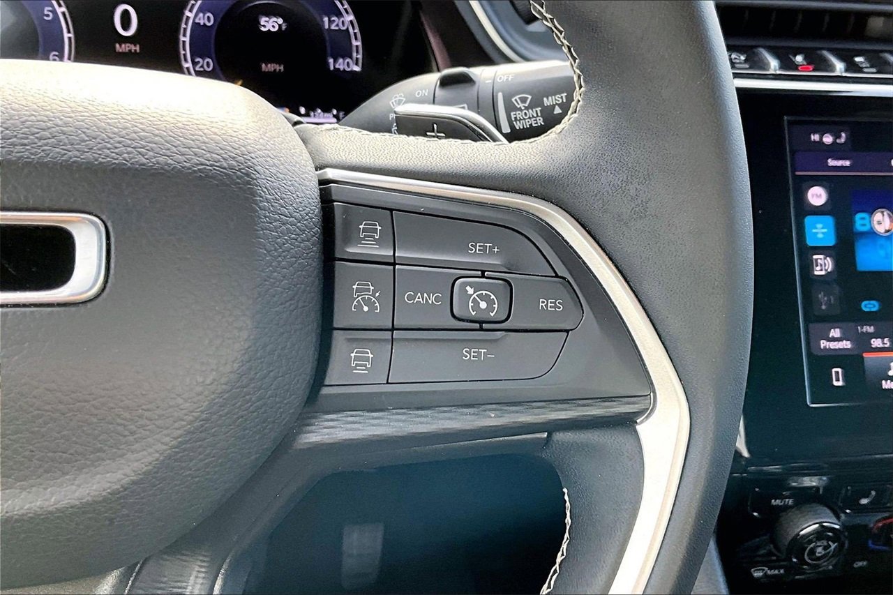 Used 2024 Jeep Grand Cherokee Altitude image 28