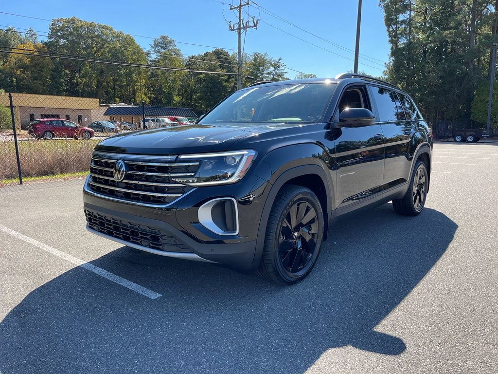 New 2026 Volkswagen Atlas SE FWD image 2