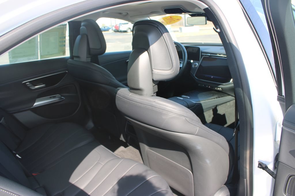 Used 2025 Mercedes-Benz E 350 Sedan image 32