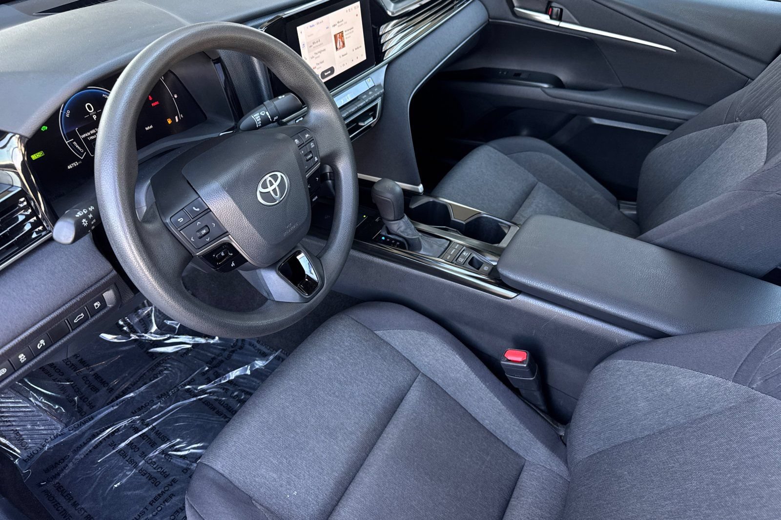 Used 2025 Toyota Camry LE FWD image 12