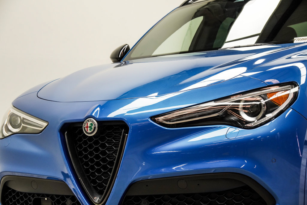 Used 2023 Alfa Romeo Stelvio Veloce AWD/4WD image 2