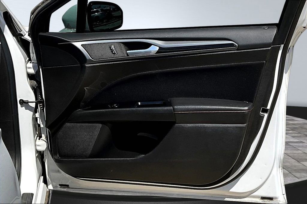 Used 2016 Ford Fusion SE image 15