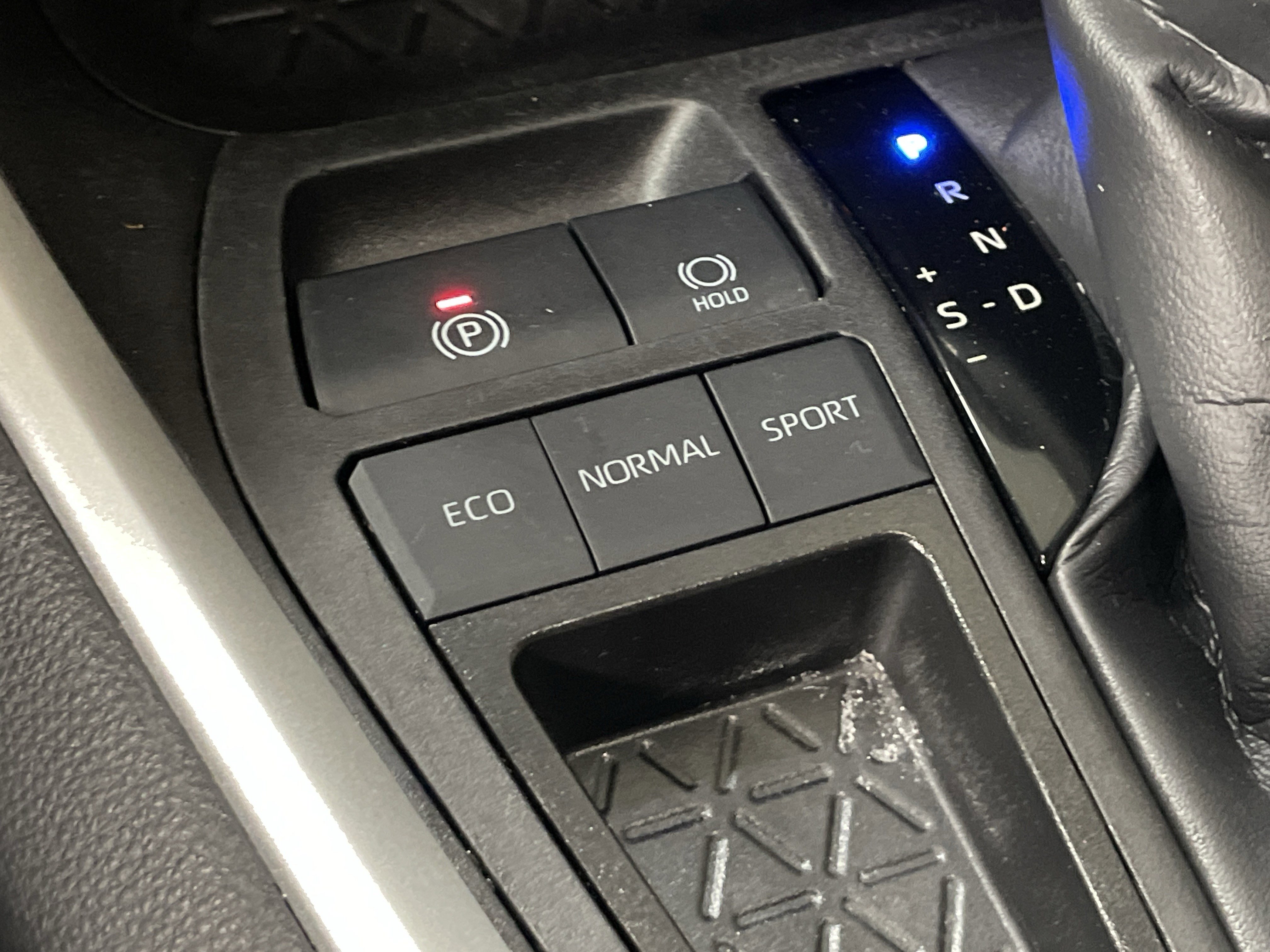 Used 2023 Toyota RAV4 XLE w/ Convenience Package FWD image 27