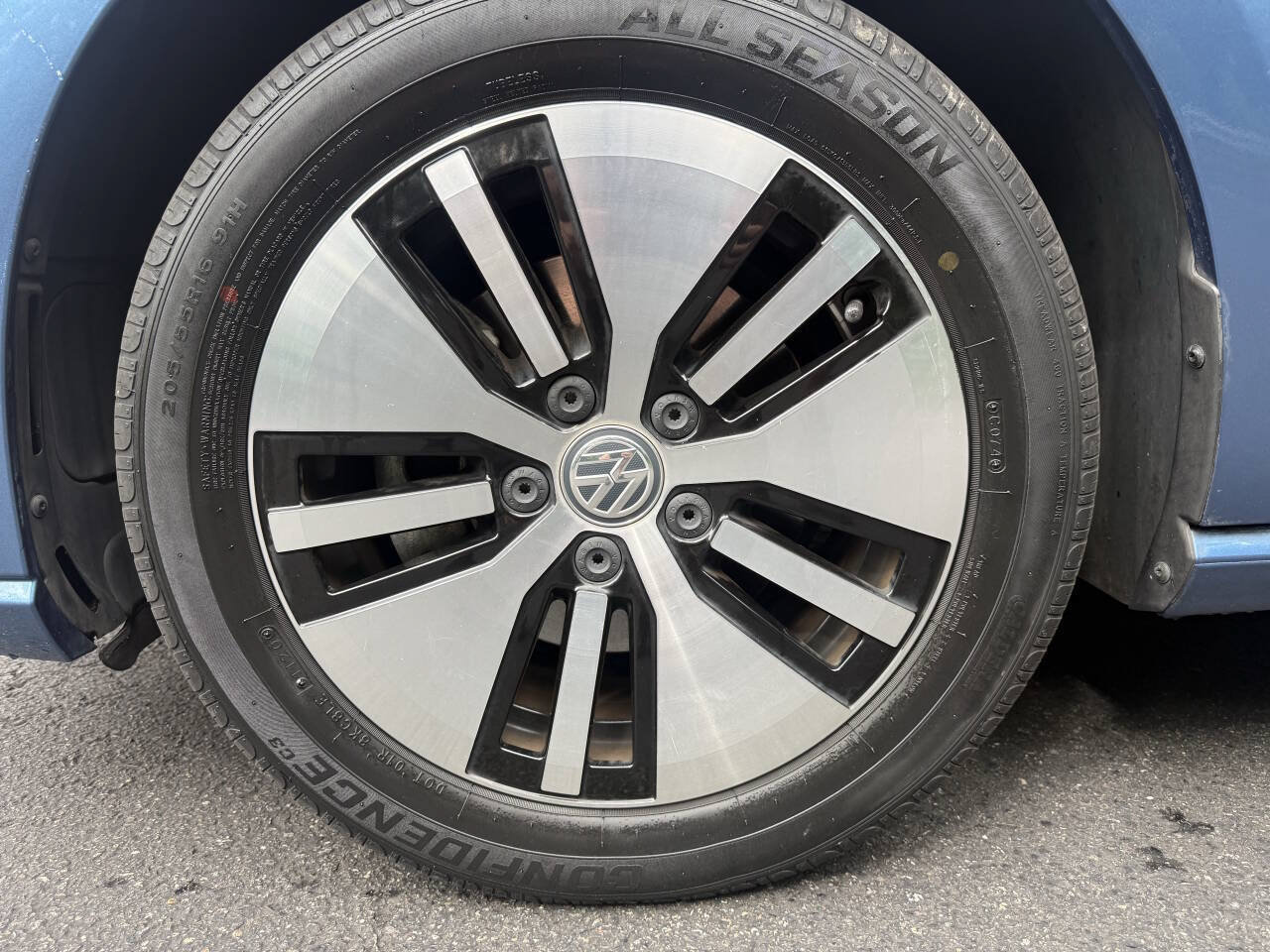 Used 2016 Volkswagen e-Golf SE FWD image 32