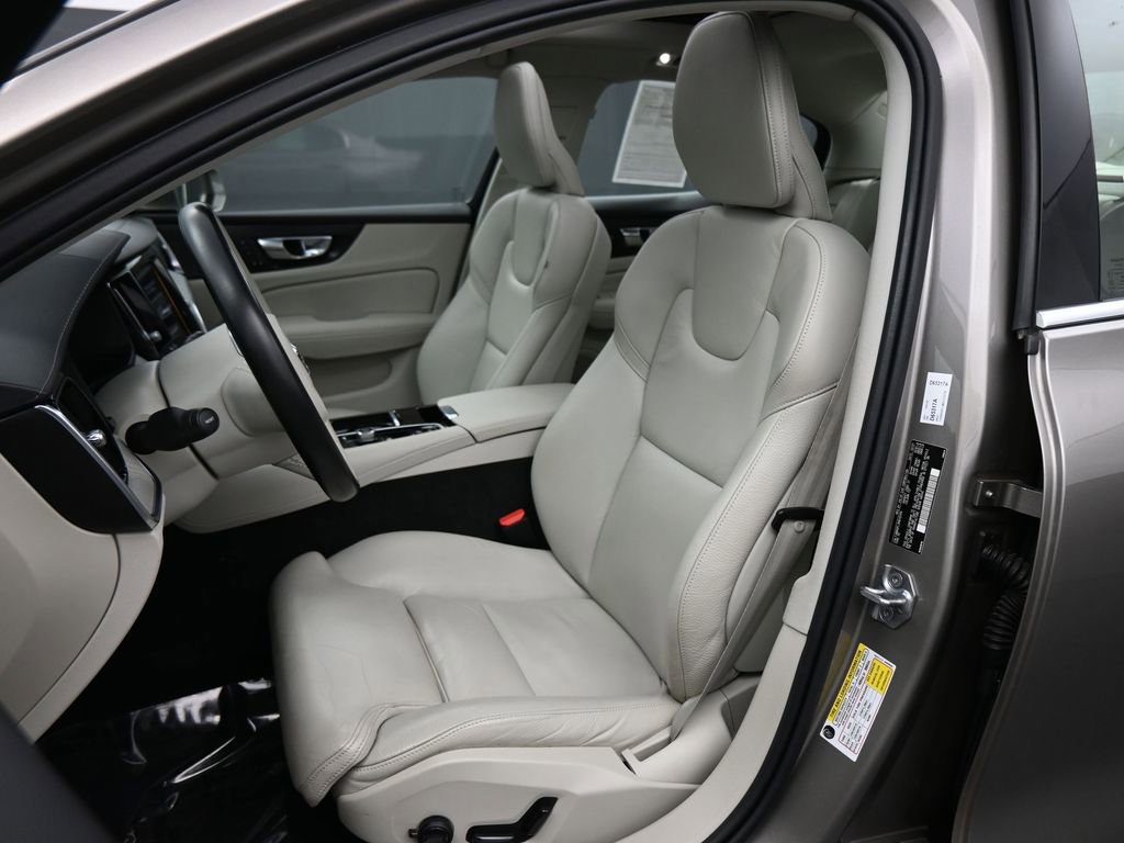 Used 2021 Volvo S60 T8 Inscription w/ Climate Package image 16