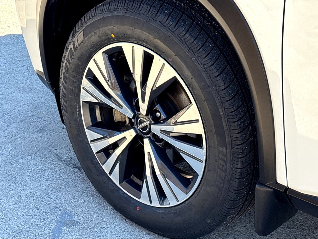 Used 2023 Nissan Rogue SV image 21