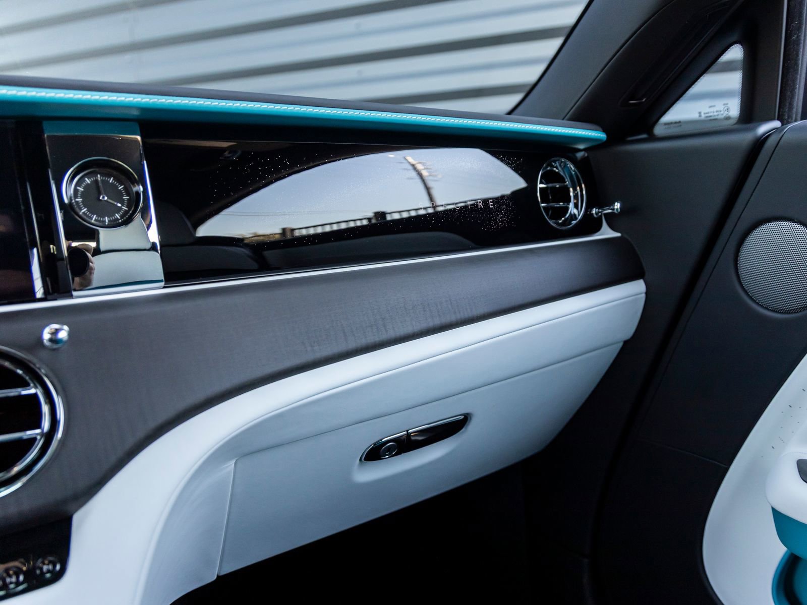 Certified 2025 Rolls-Royce Spectre image 35