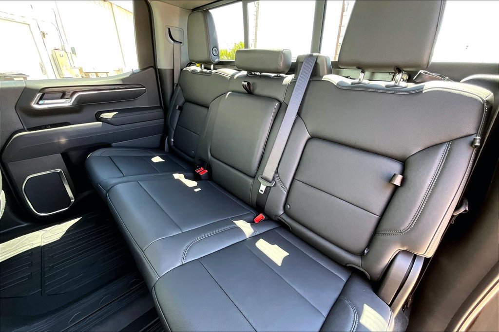 Used 2026 GMC Sierra 1500 SLT AWD/4WD image 17