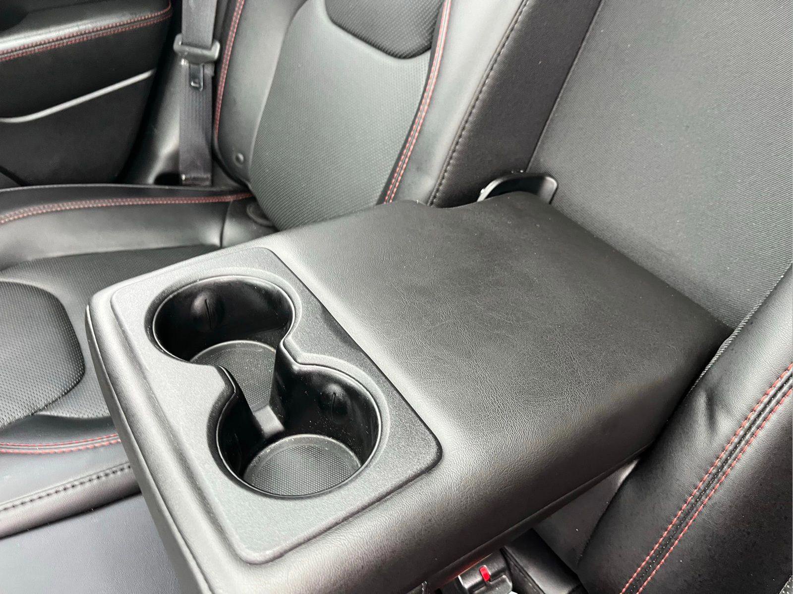 Used 2019 Jeep Cherokee Trailhawk image 32