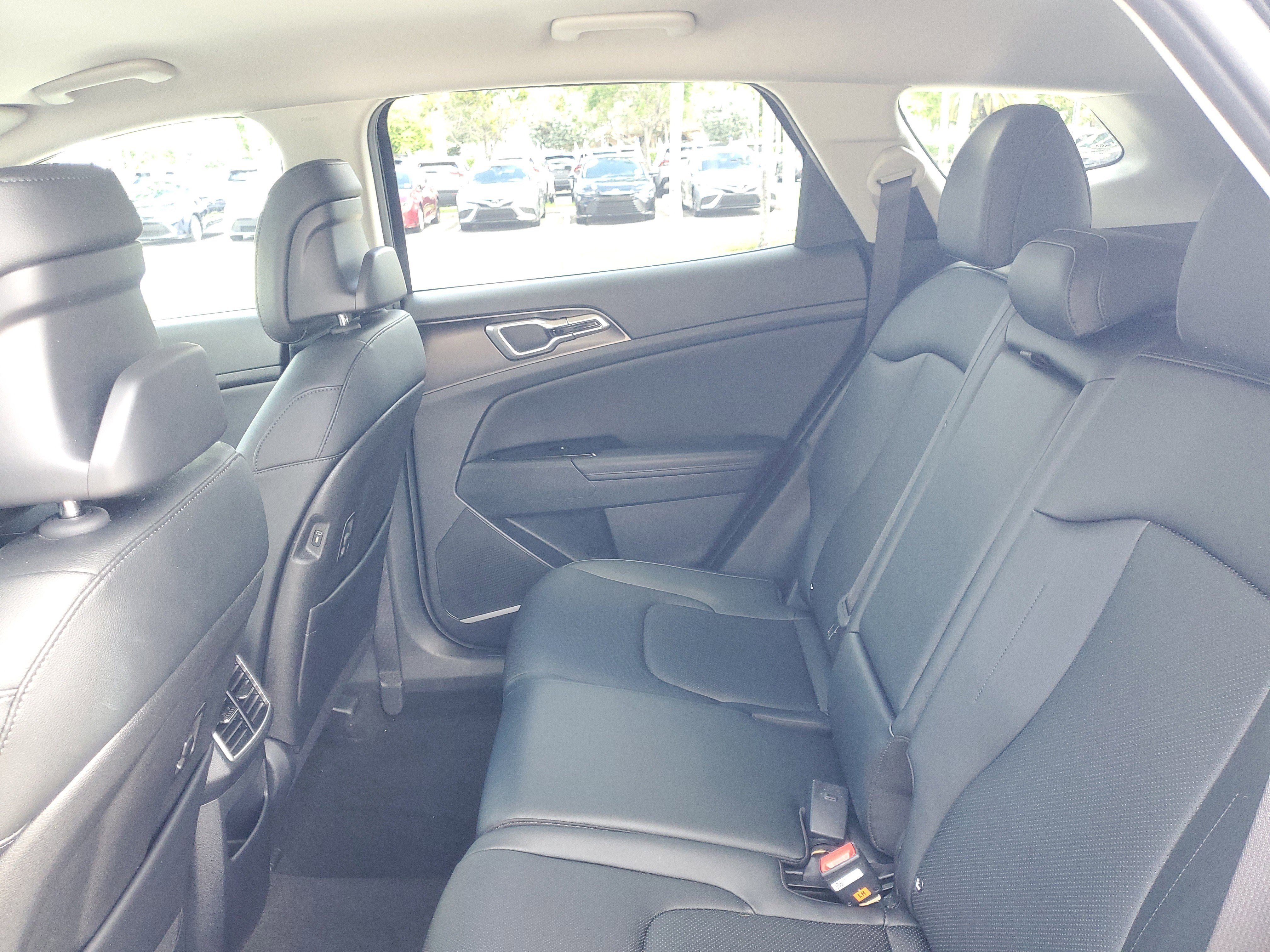 Used 2024 Kia Sportage EX image 11