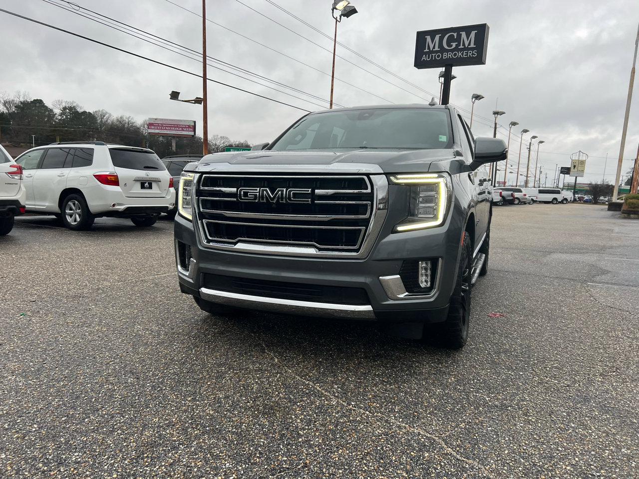 Used 2022 GMC Yukon SLT w/ SLT Premium Package image 9