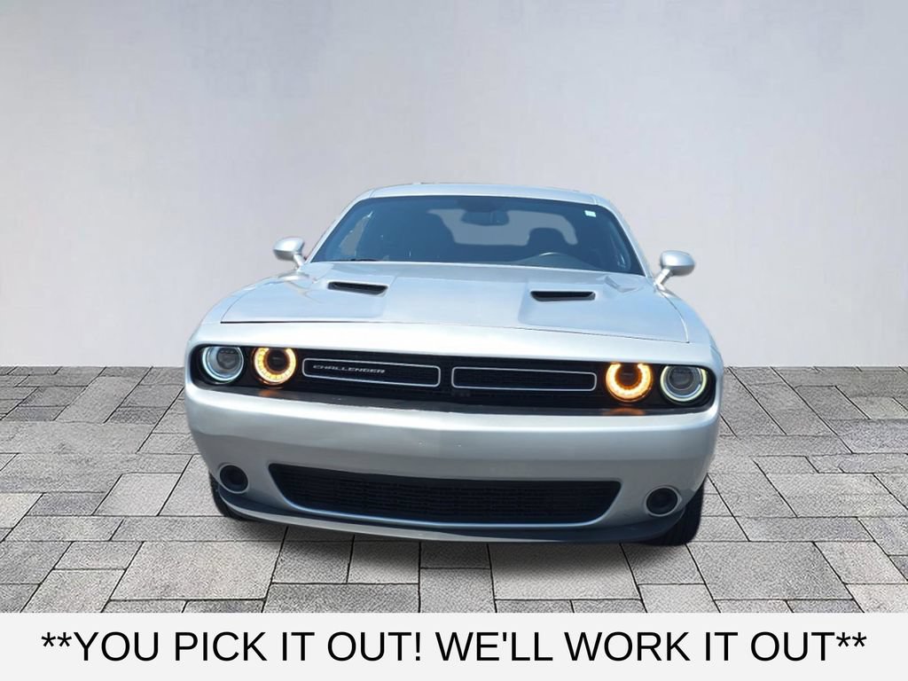 Used 2022 Dodge Challenger SXT RWD image 2