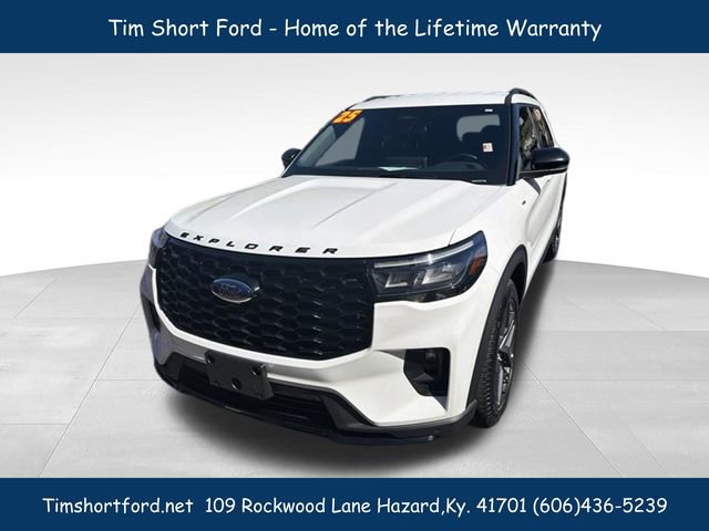 Used 2025 Ford Explorer ST-Line w/ ST-Line Street Pack AWD/4WD image 2