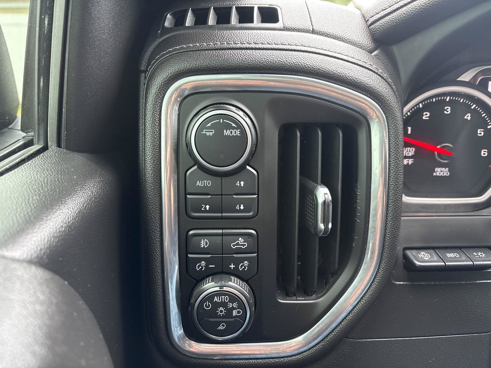 Used 2020 Chevrolet Silverado 1500 High Country w/ Technology Package AWD/4WD image 24
