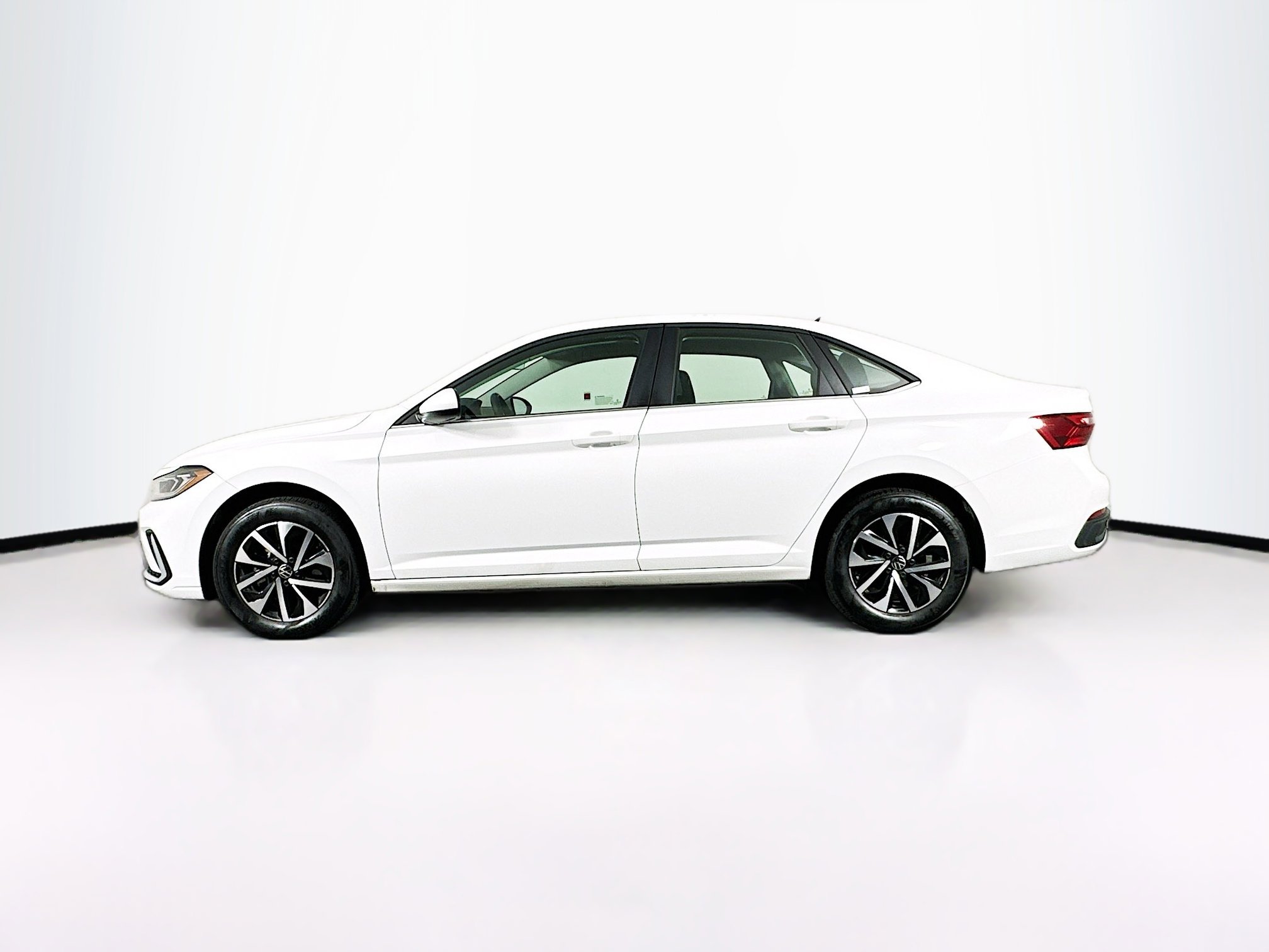 Used 2025 Volkswagen Jetta S image 4