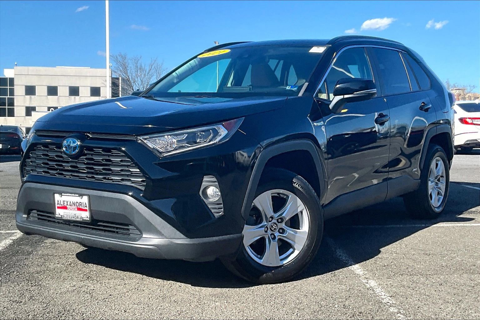 Used 2021 Toyota RAV4 XLE w/ Convenience Package image 1