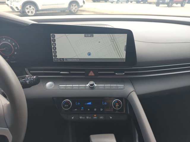 Used 2025 Hyundai Elantra SEL image 14