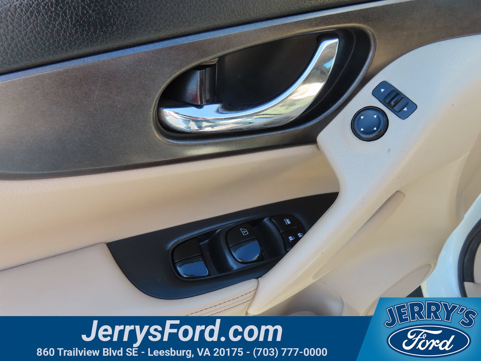 Used 2015 Nissan Rogue S AWD/4WD image 12