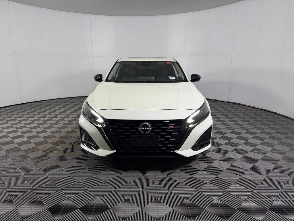 Used 2023 Nissan Altima 2.0 SR FWD image 4