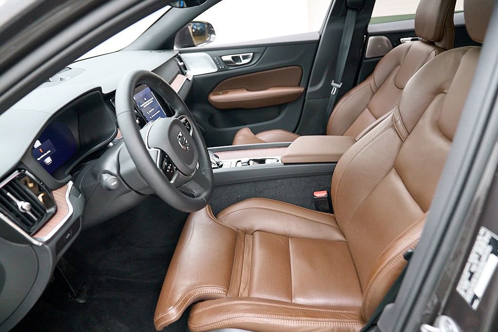 Certified 2025 Volvo V60 B5 Cross Country Ultra AWD/4WD image 19