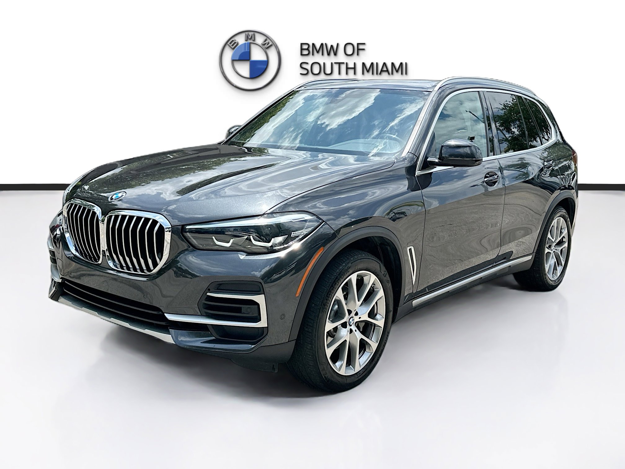 Certified 2023 BMW X5 xDrive40i w/ Parking Assistance Package AWD/4WD image 3