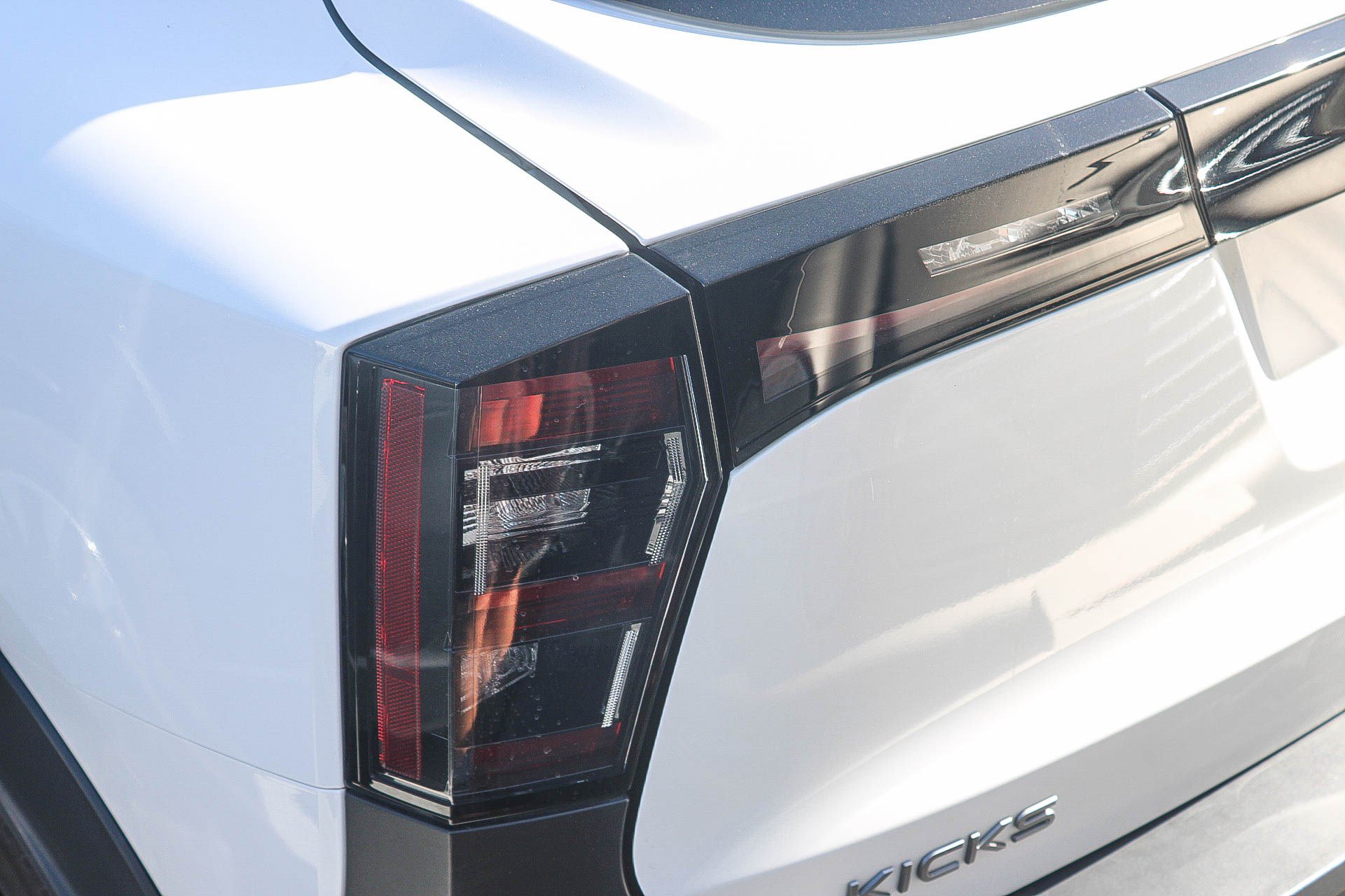 Used 2025 Nissan Kicks SV w/ Charging Package FWD image 11