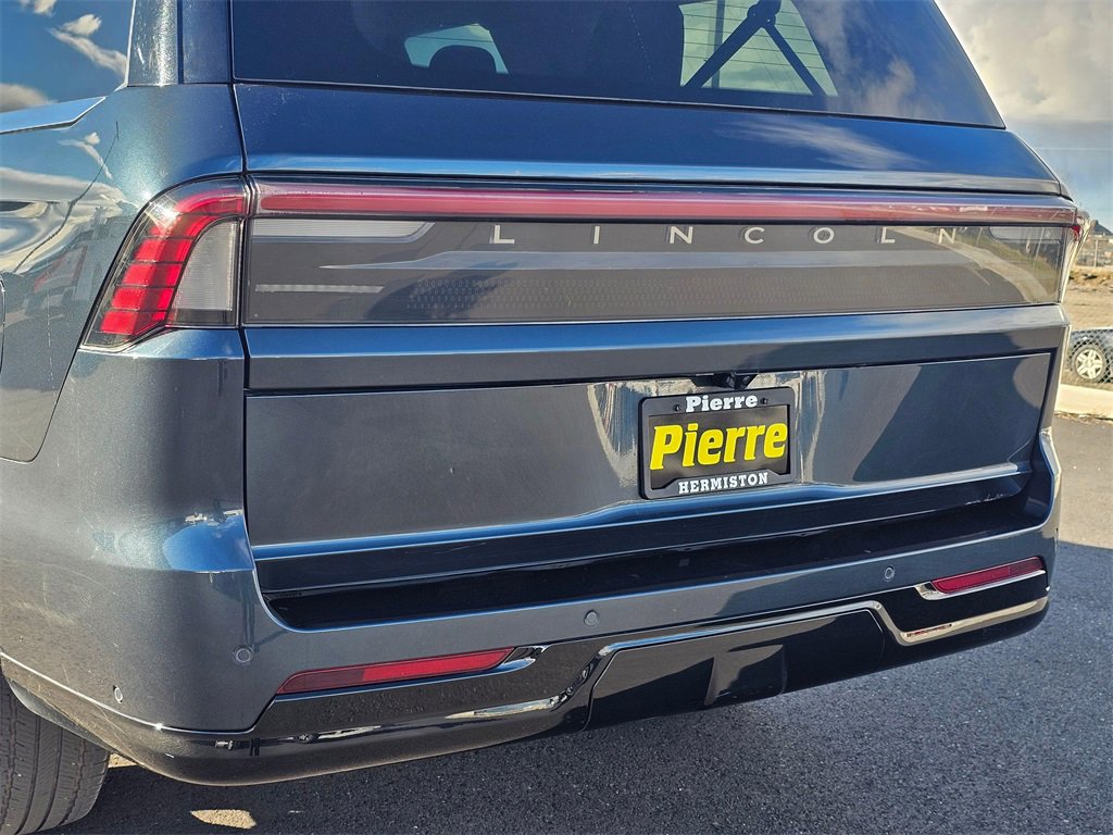 Used 2025 Lincoln Navigator L Reserve image 7