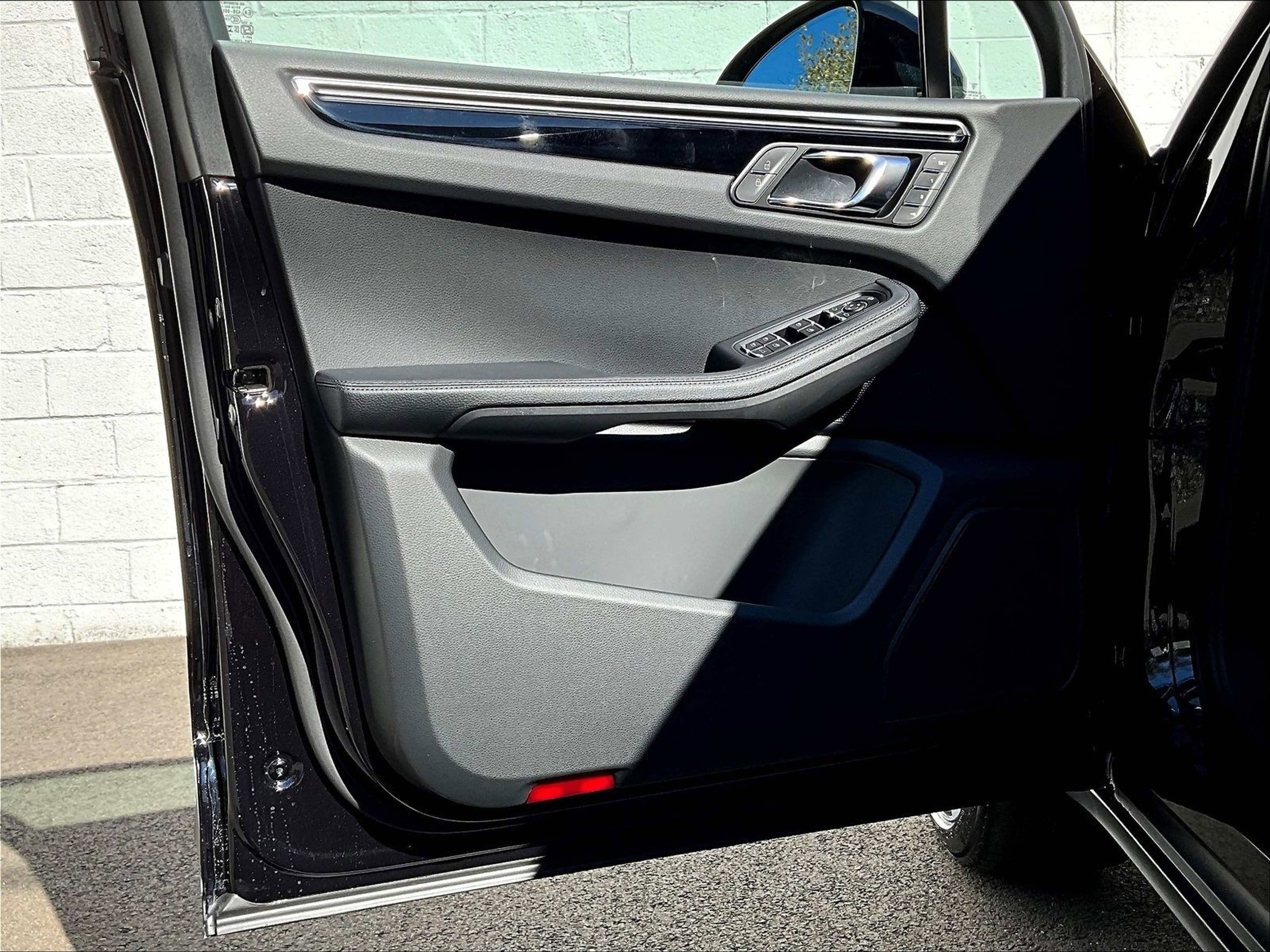 New 2026 Porsche Macan image 15