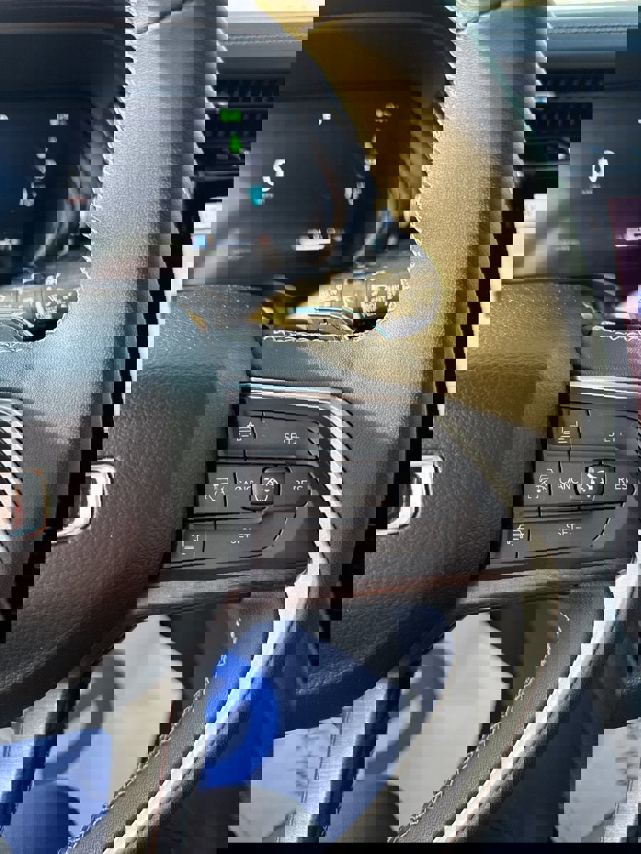 Used 2022 Jeep Grand Cherokee Limited w/ Luxury Tech Group II image 24