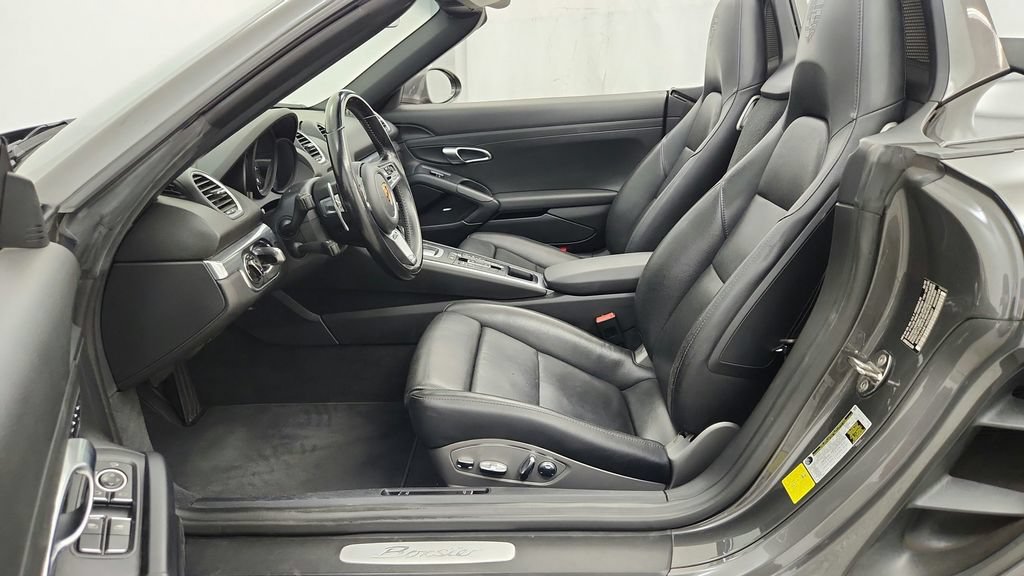 Used 2022 Porsche 718 Boxster RWD image 25
