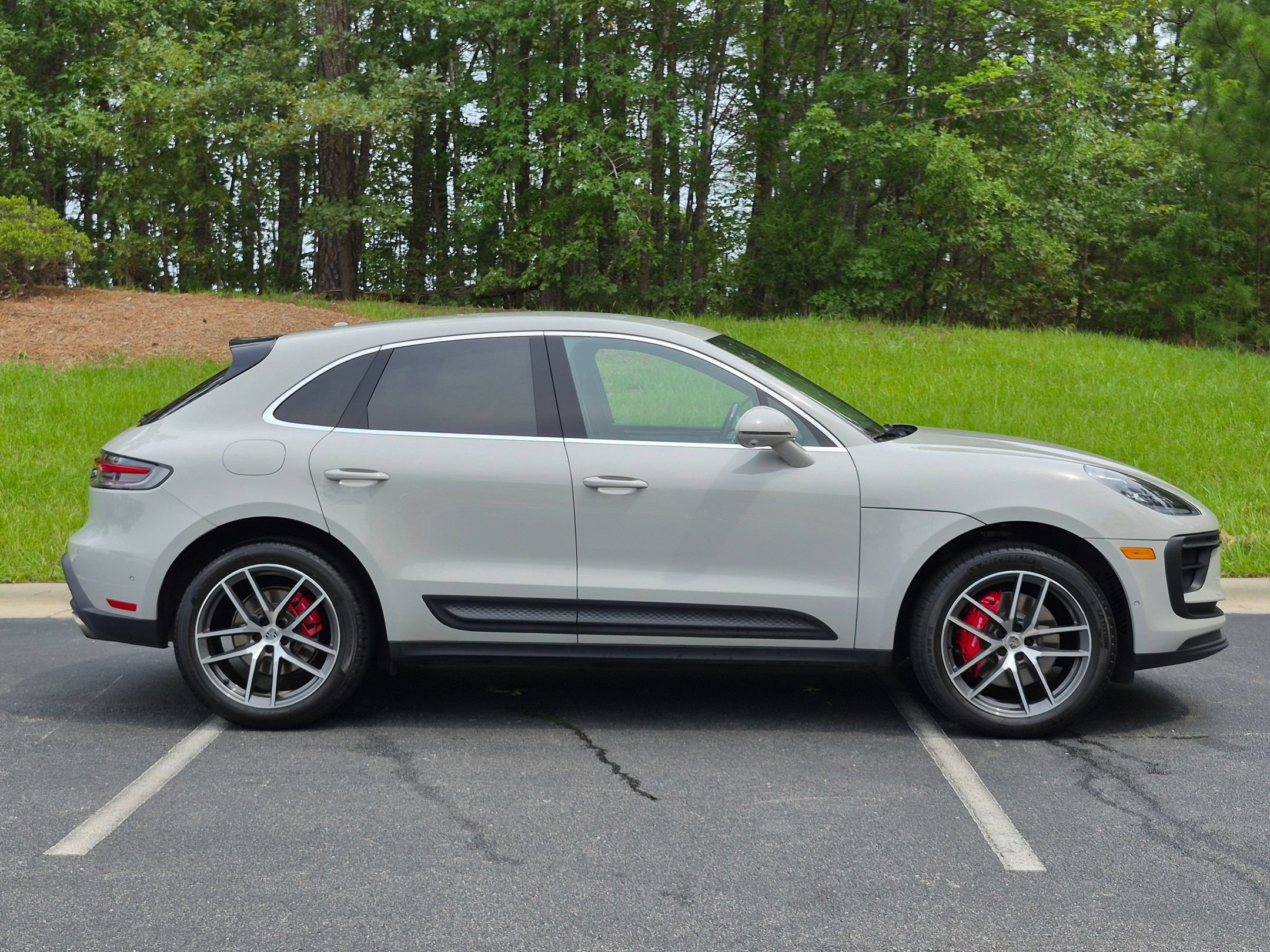 Certified 2022 Porsche Macan S AWD/4WD image 30