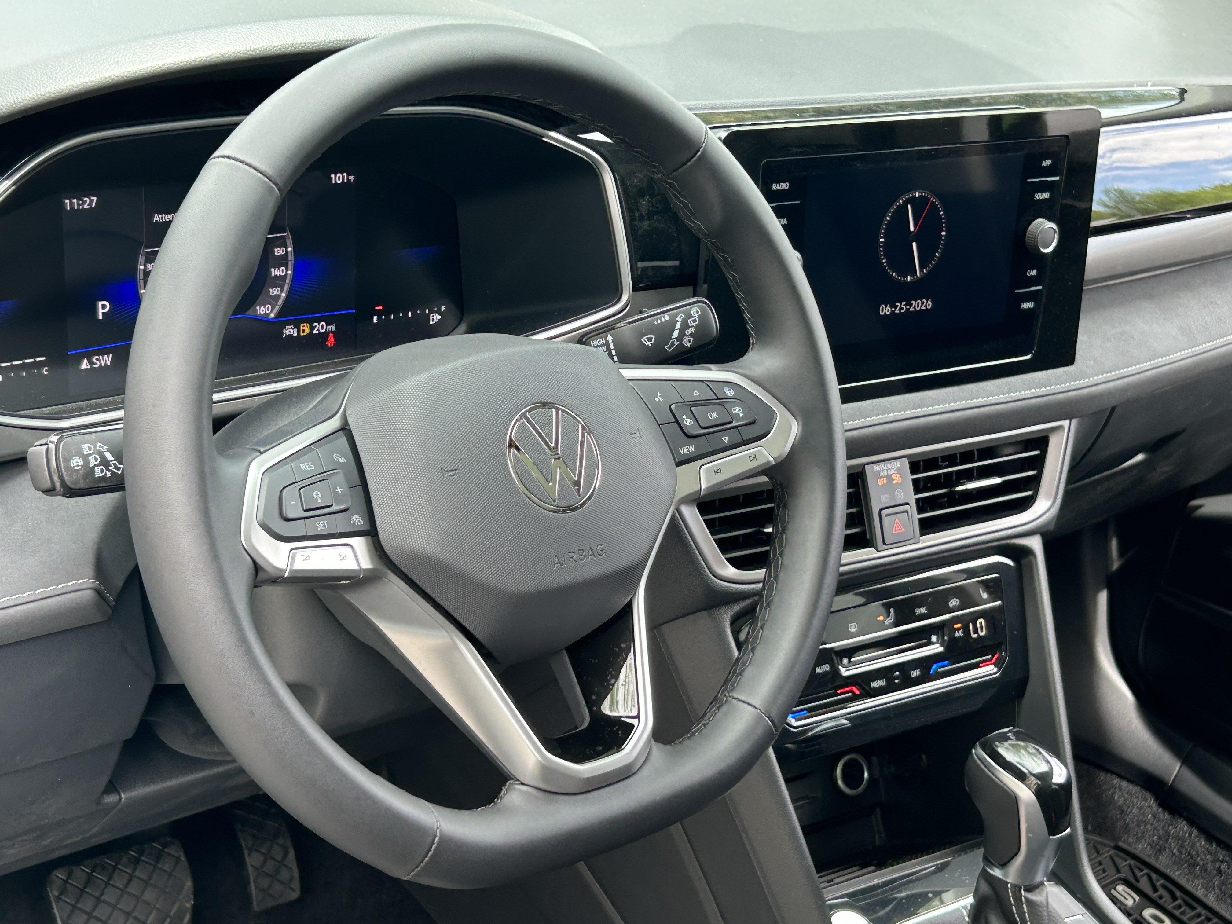 New 2026 Volkswagen Taos SE FWD image 20
