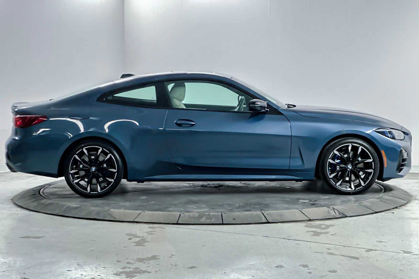 Used 2025 BMW 440i xDrive Coupe w/ Premium Package image 8