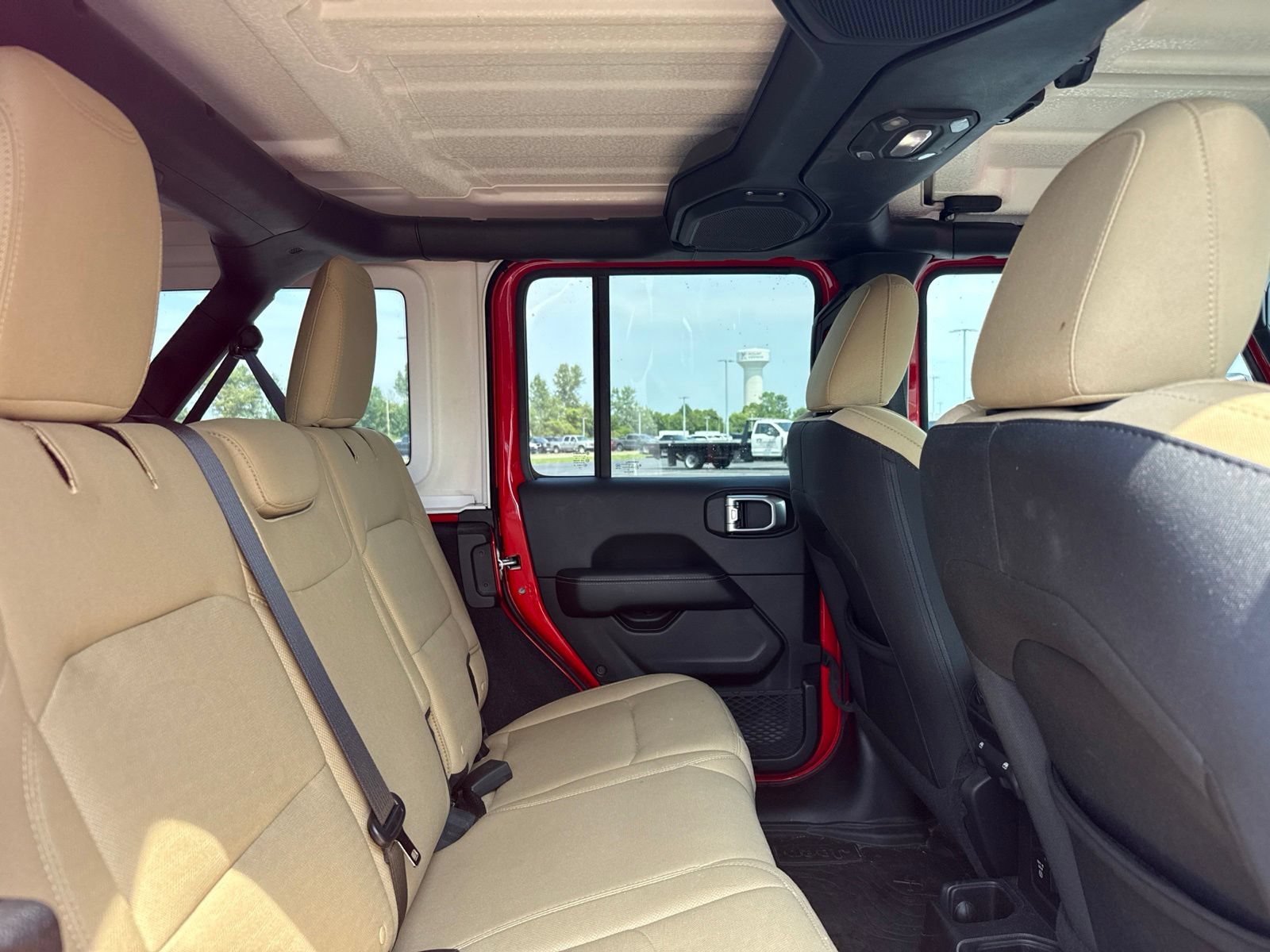 Used 2018 Jeep Wrangler Unlimited Sahara AWD/4WD image 16