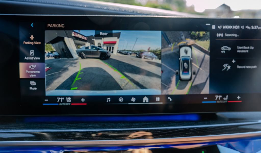 Used 2024 BMW i7 xDrive60 image 12